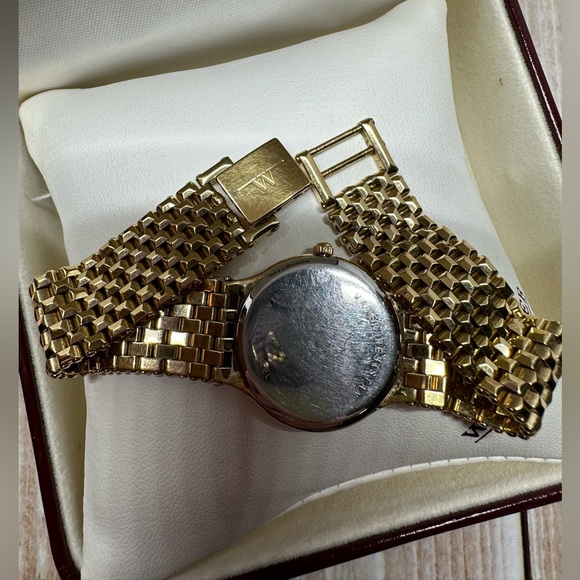 Wittnauer Cosmopolitan Gold-plated Unisex Watch in EUC needs battery ๐ - Picture 8 of 9